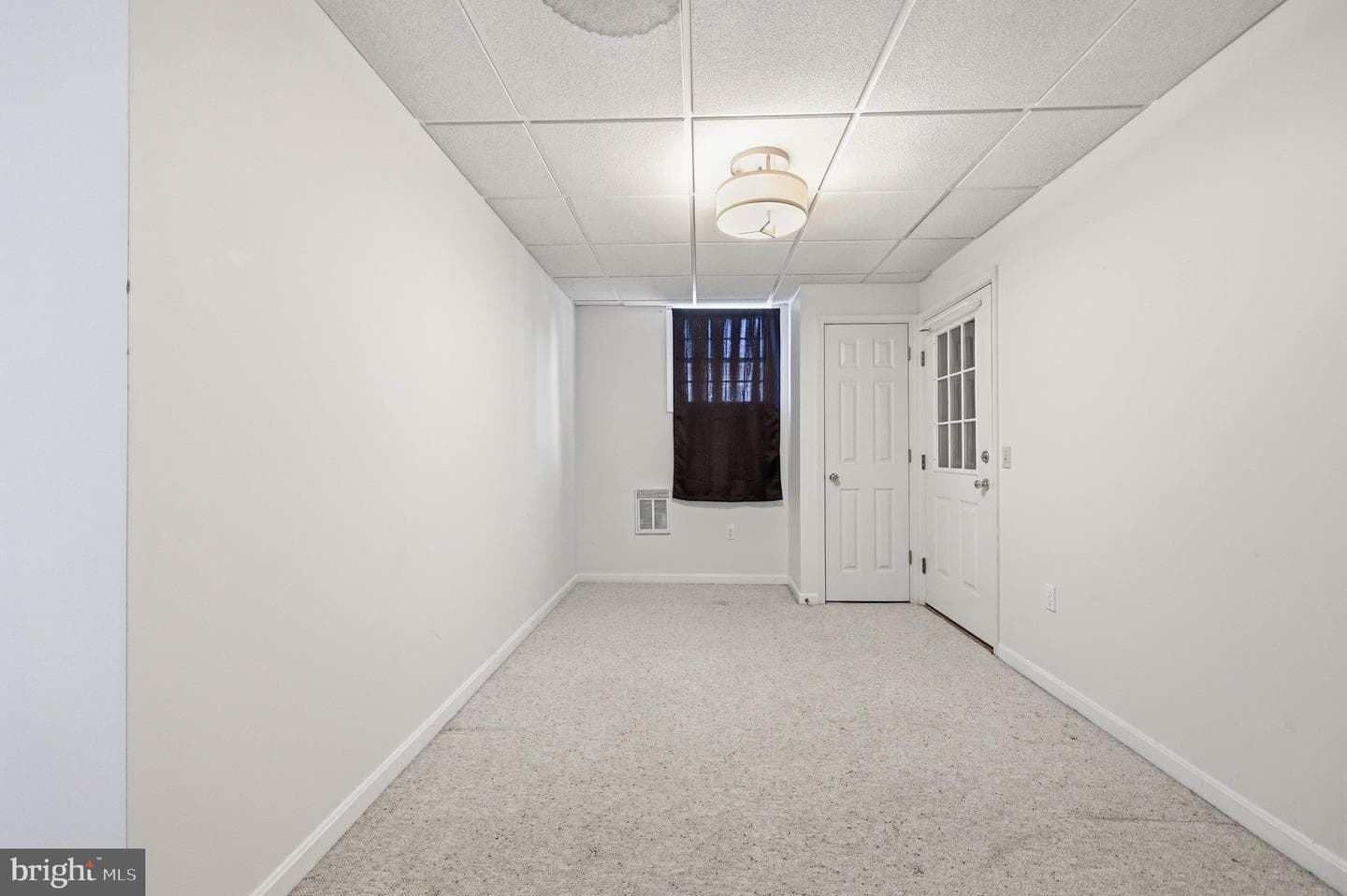 210 Bennett Court photo 35