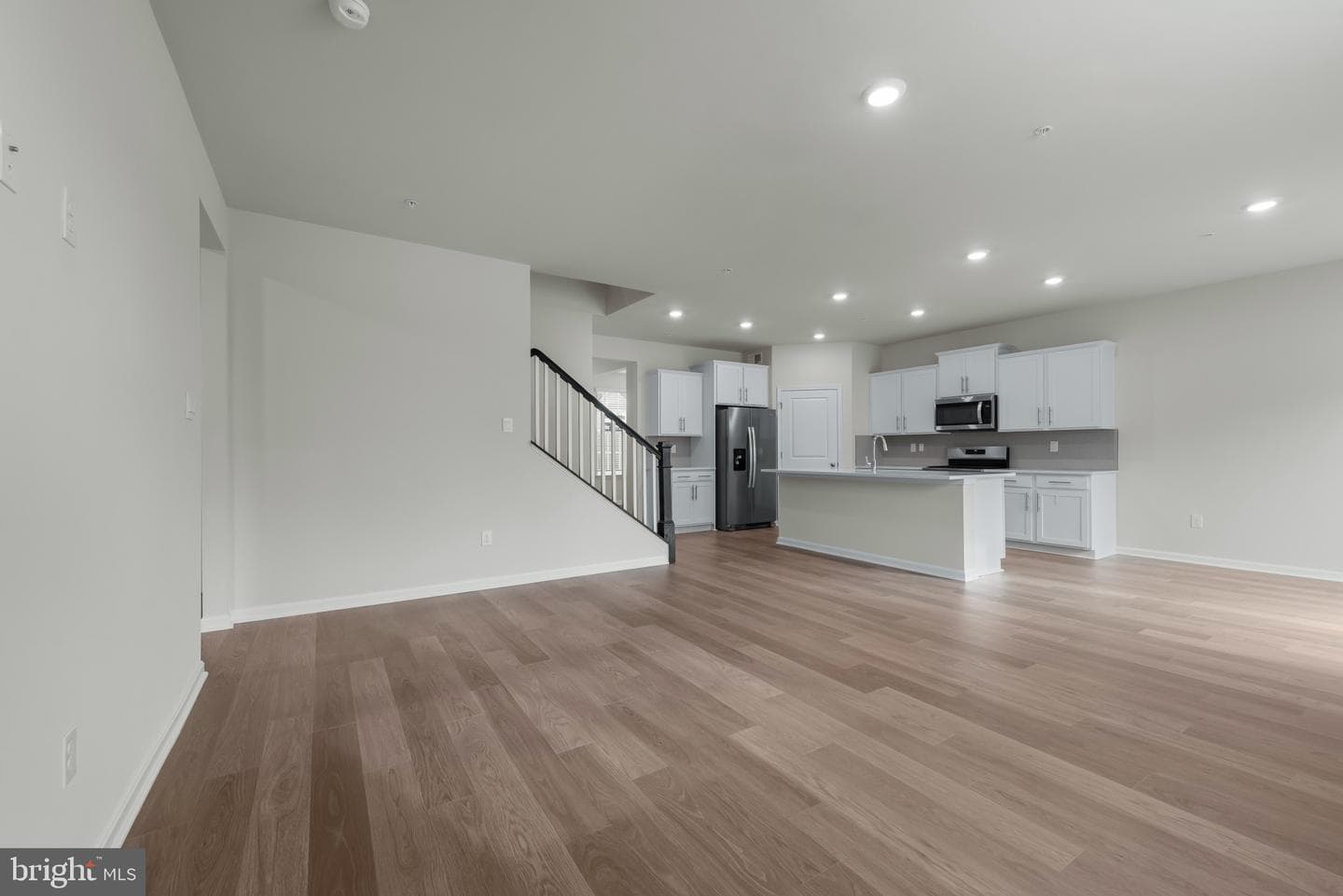 467 Ensemble Way photo 10