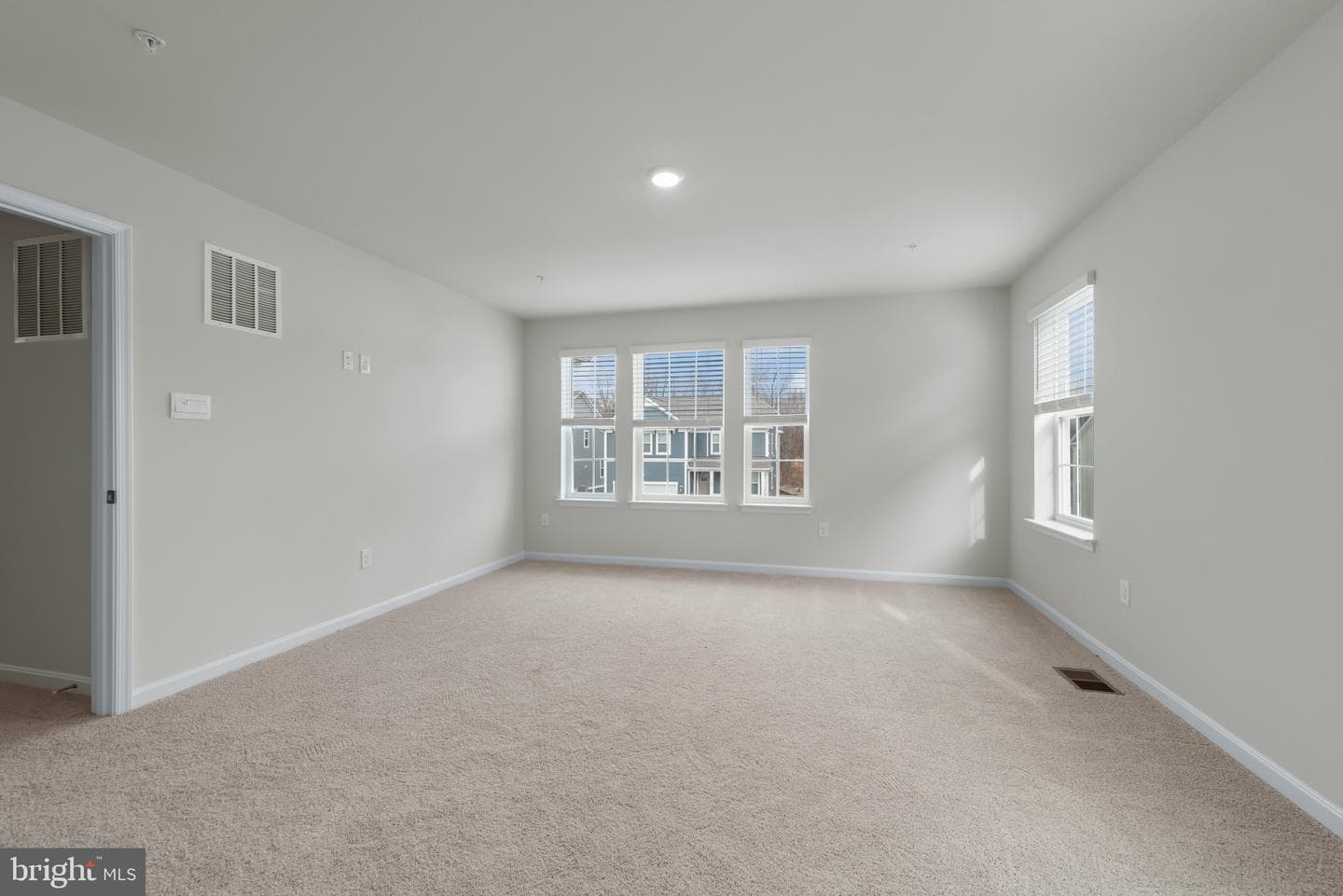 467 Ensemble Way photo 23