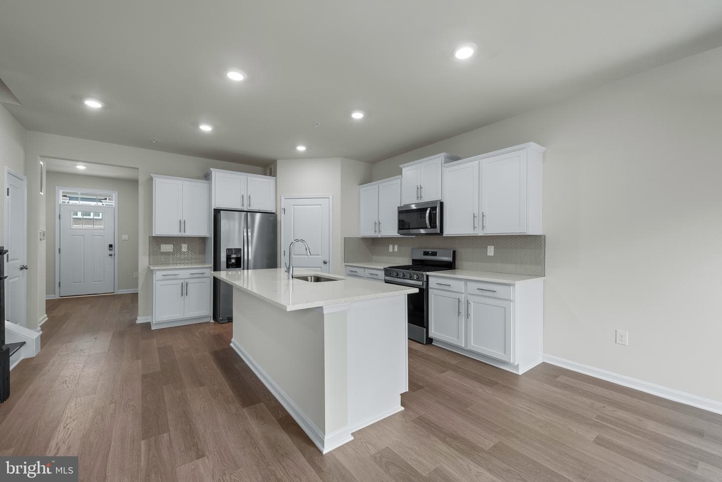467 Ensemble Way photo 5