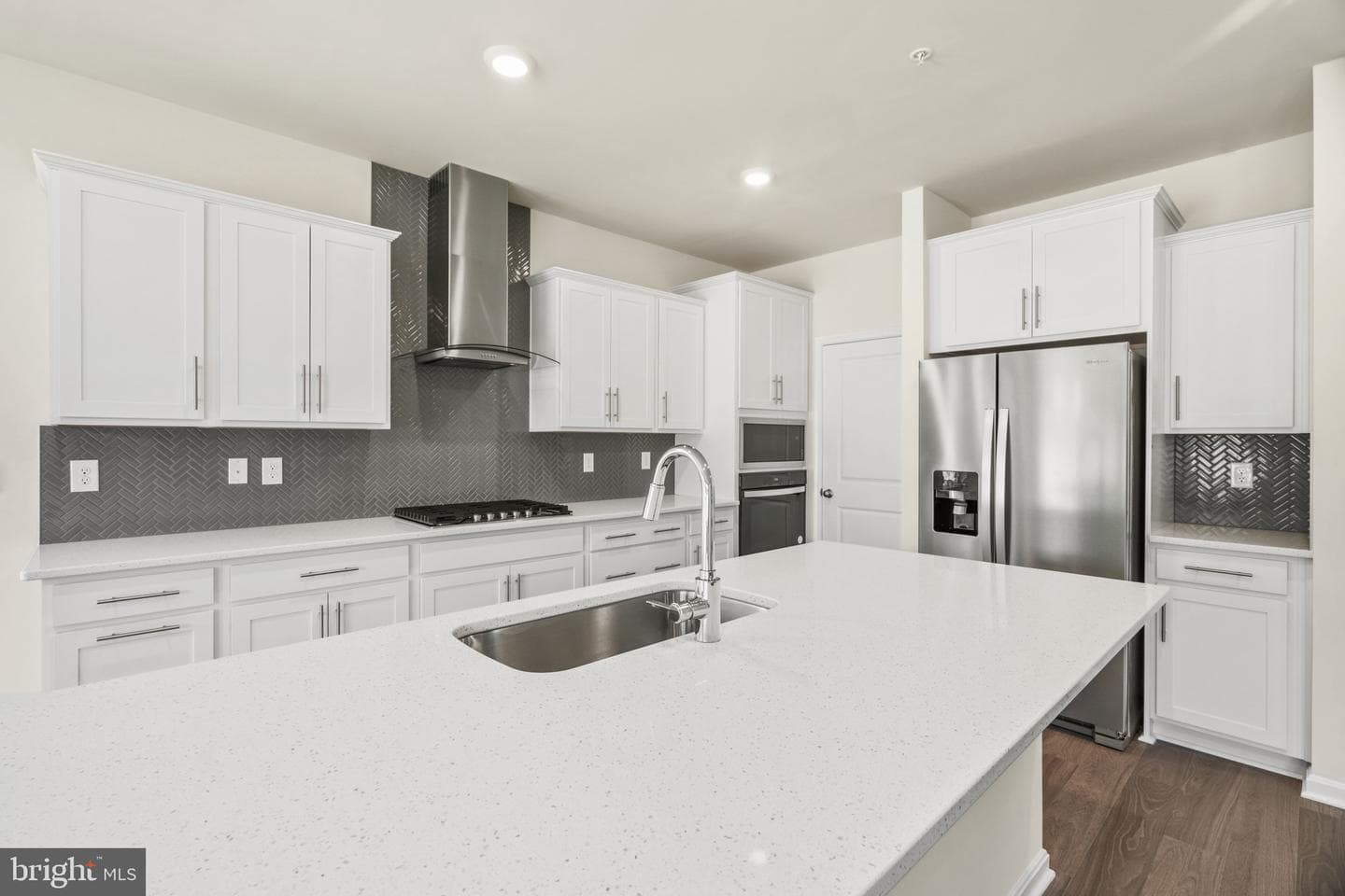 469 Ensemble Way photo 9