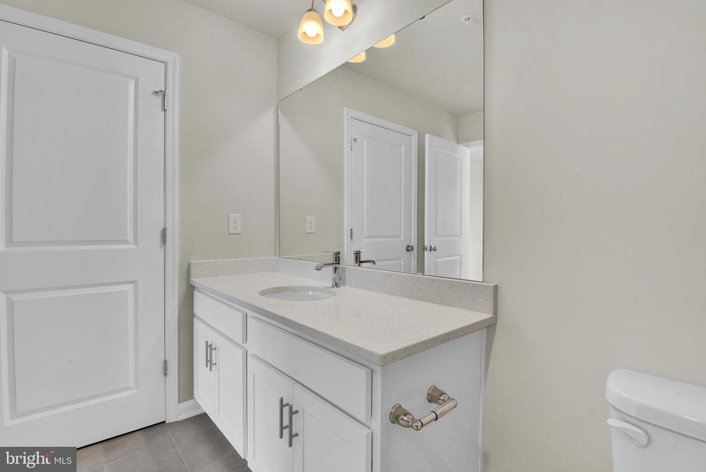 448 Hanson Street photo 18