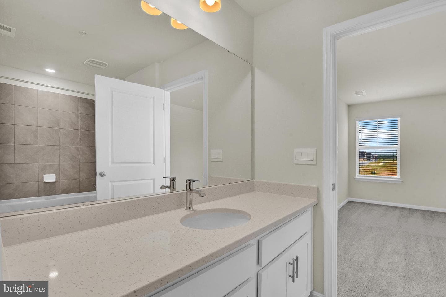 448 Hanson Street photo 24