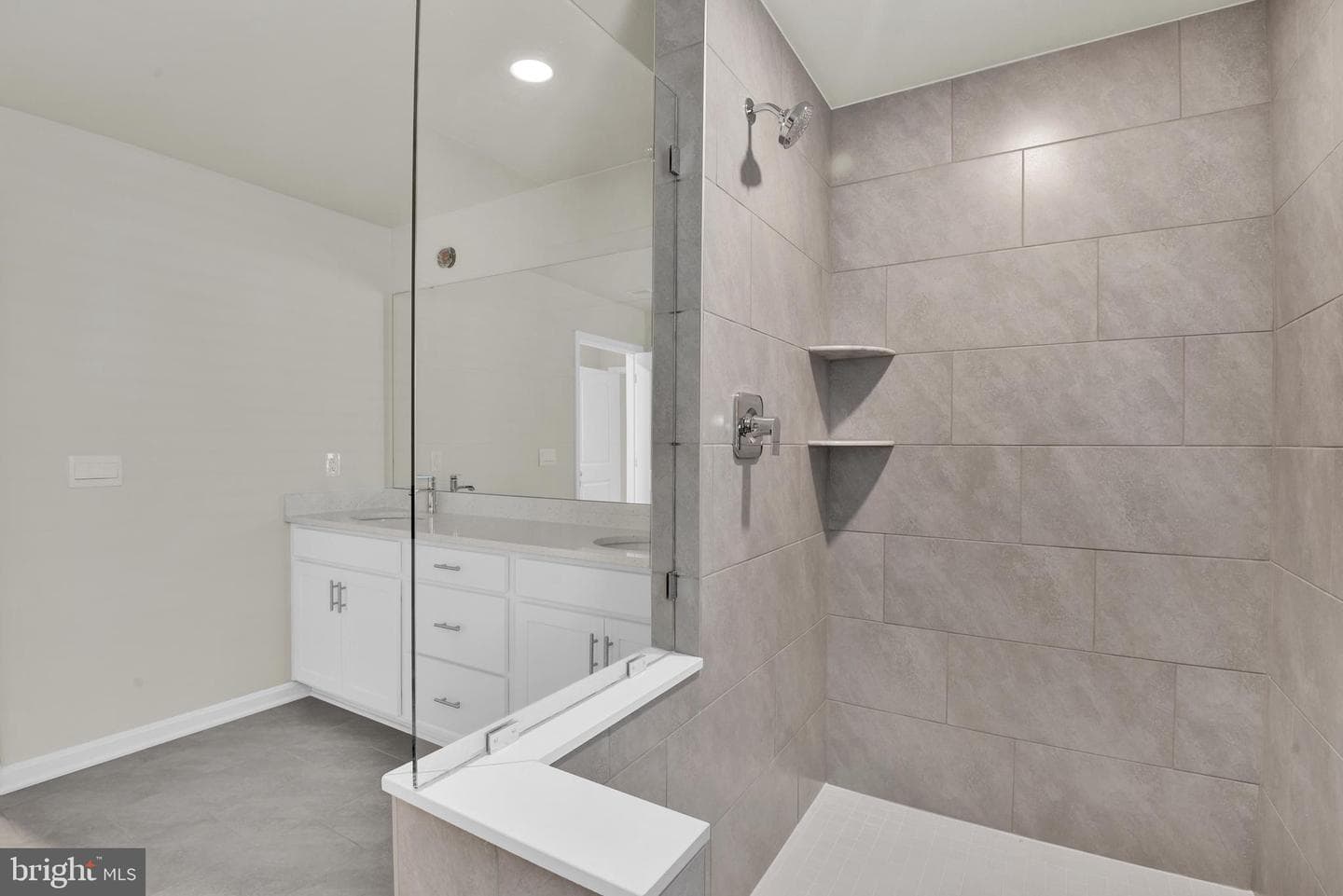 448 Hanson Street photo 28