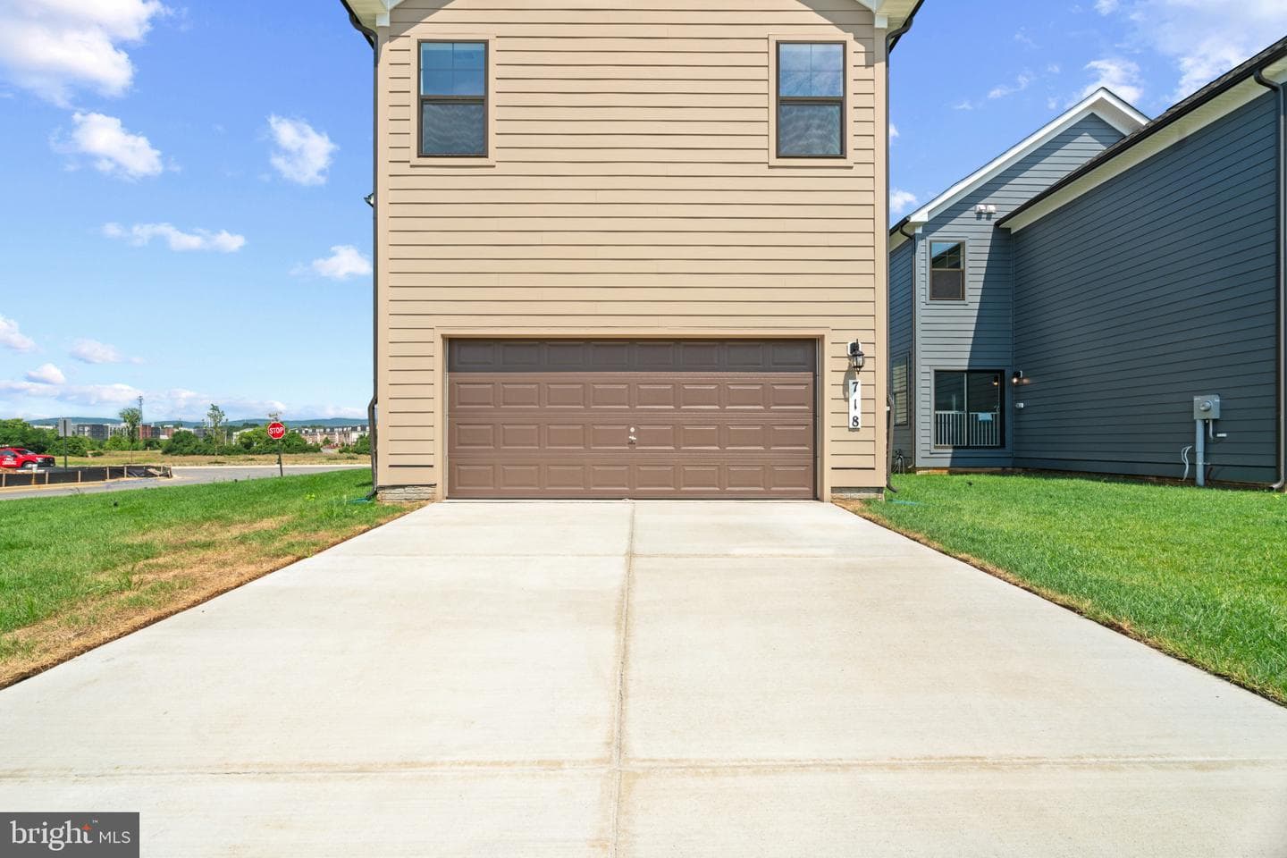 448 Hanson Street photo 3