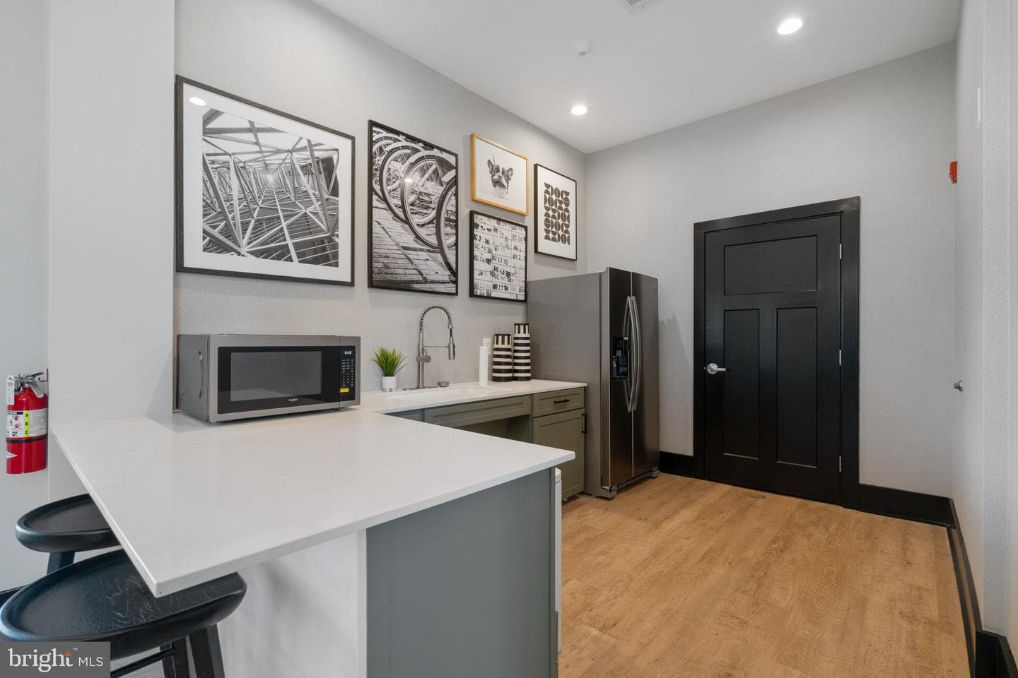 448 Hanson Street photo 43