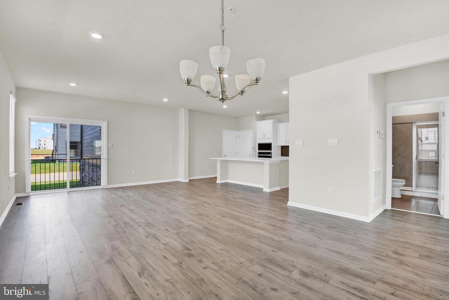 448 Hanson Street photo 7