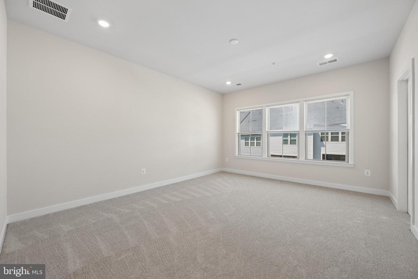 10142 Lake Linganore Blvd photo 32
