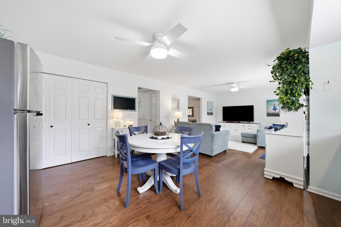 105 New Castle Court photo 13