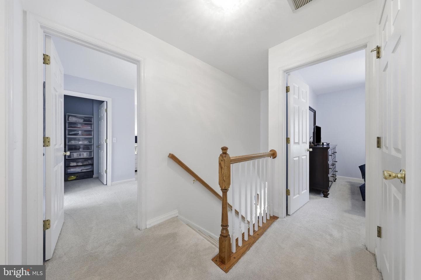 105 New Castle Court photo 16