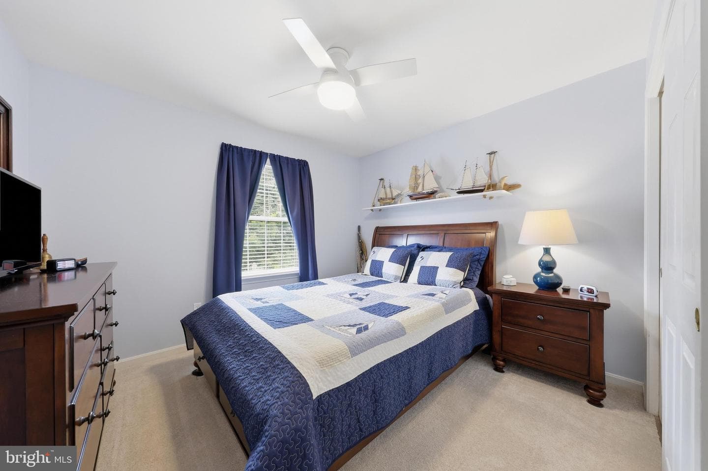 105 New Castle Court photo 24