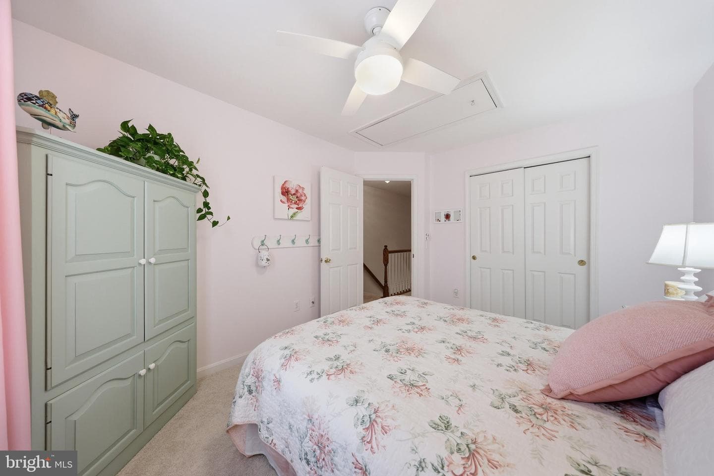 105 New Castle Court photo 27