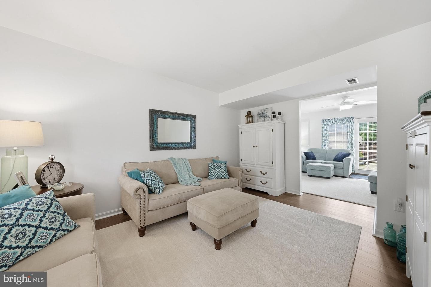 105 New Castle Court photo 3