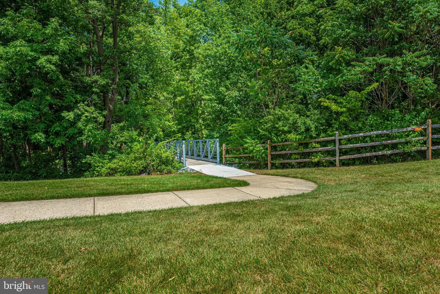 105 New Castle Court photo 42