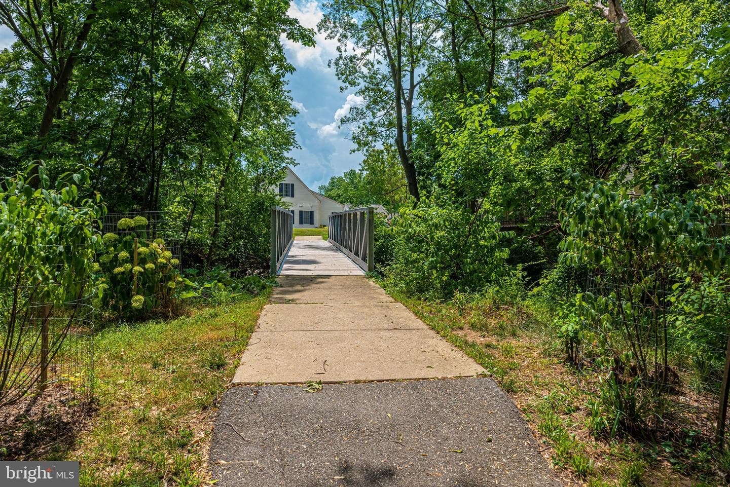105 New Castle Court photo 44