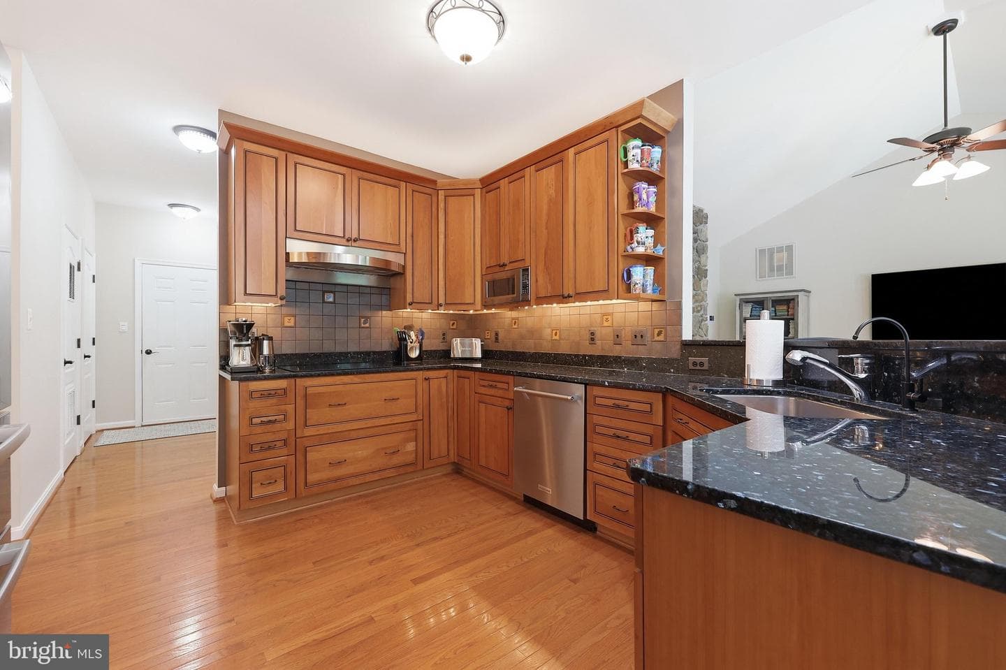 10029 Pine Tree Road photo 16