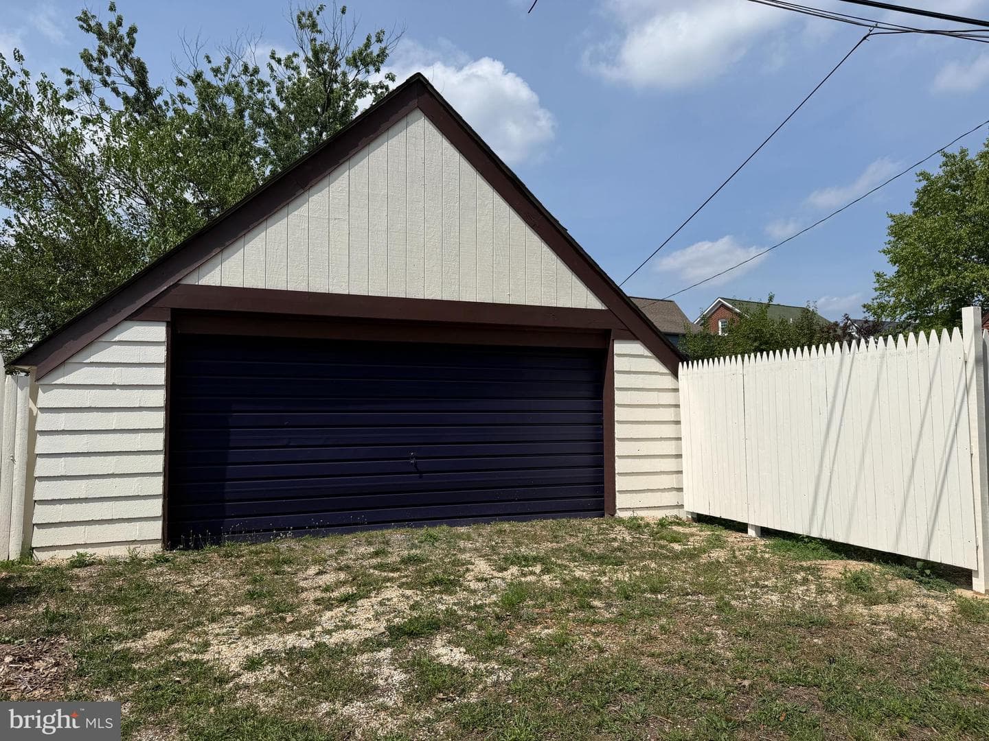 408 Carroll Parkway photo 10