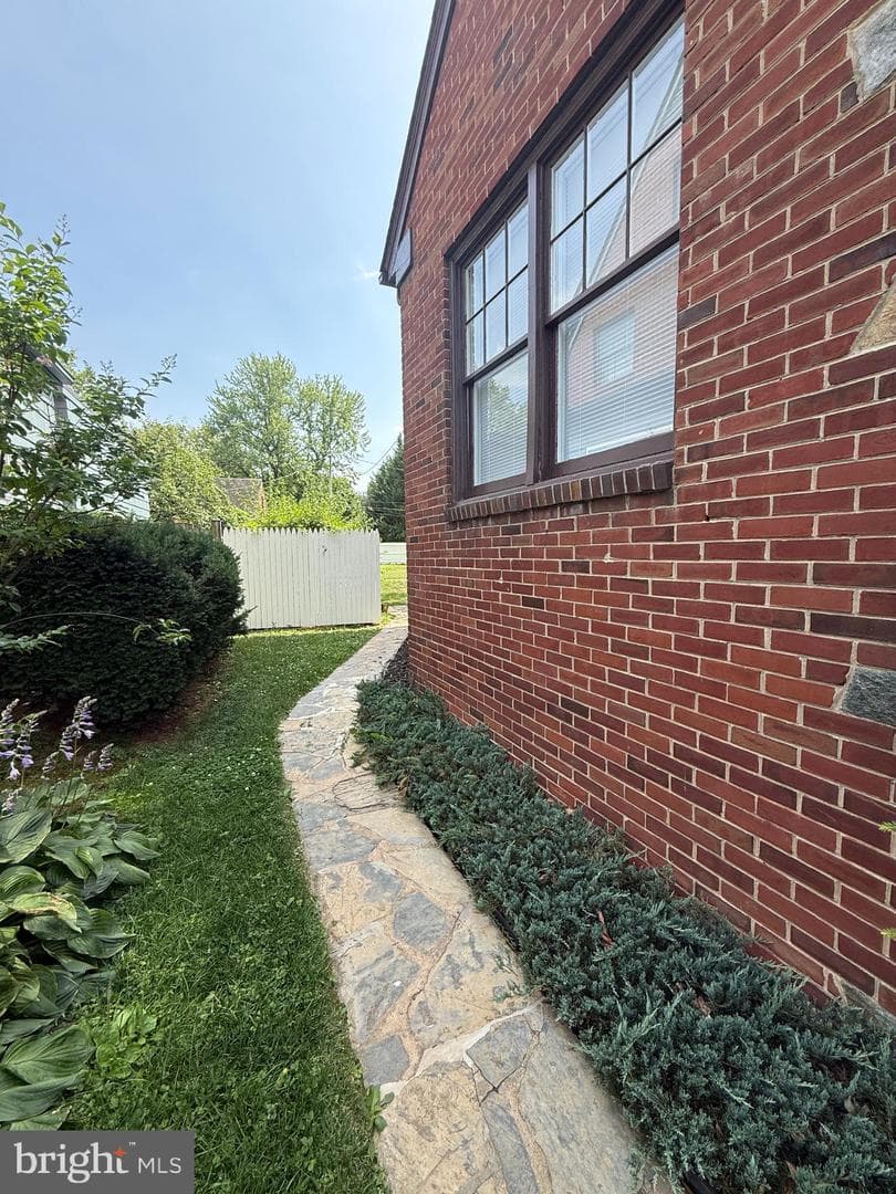 408 Carroll Parkway photo 4