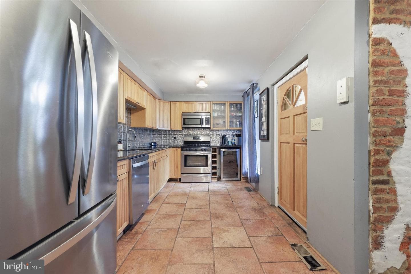 437 W South Street photo 10