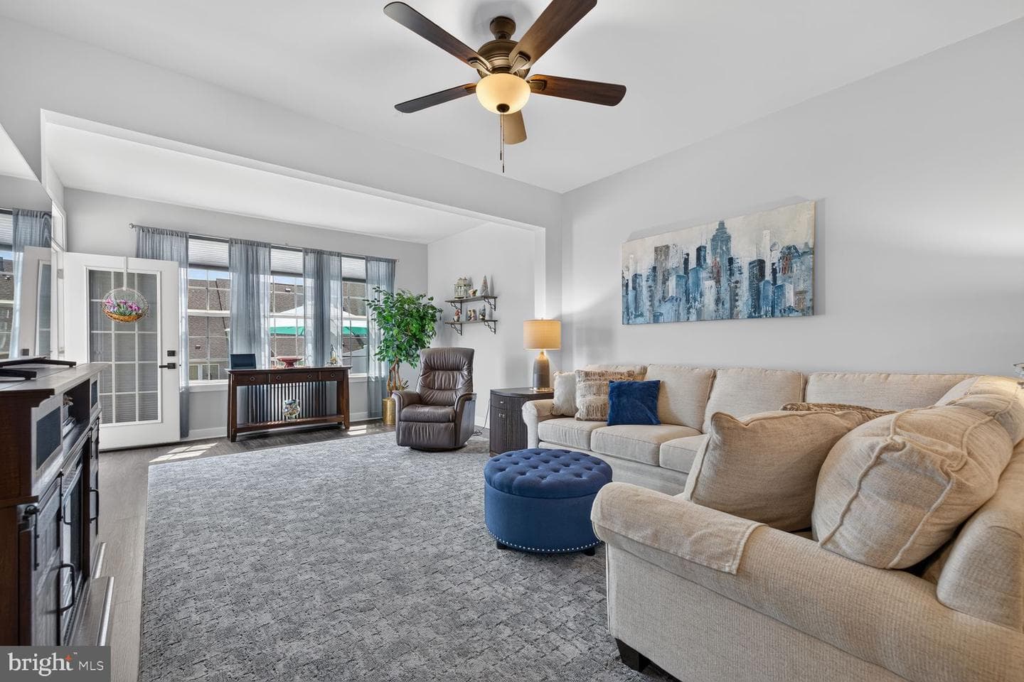 5307 Crape Myrtle Drive photo 4