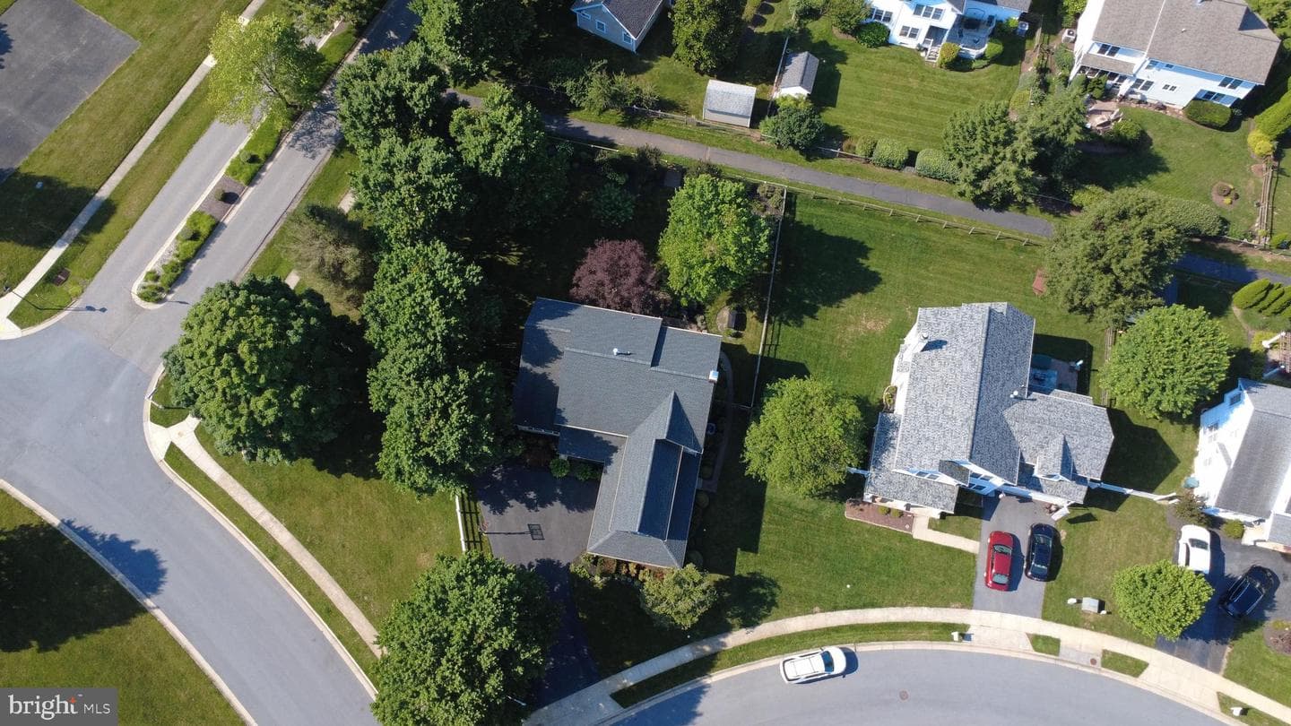 5661 Heatherfield Place photo 3