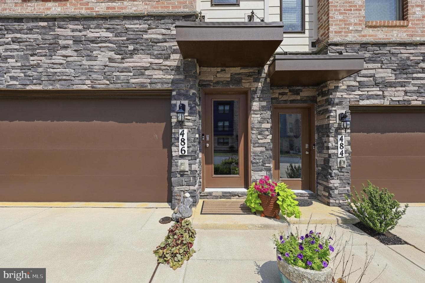 486 Tiller Street photo 2
