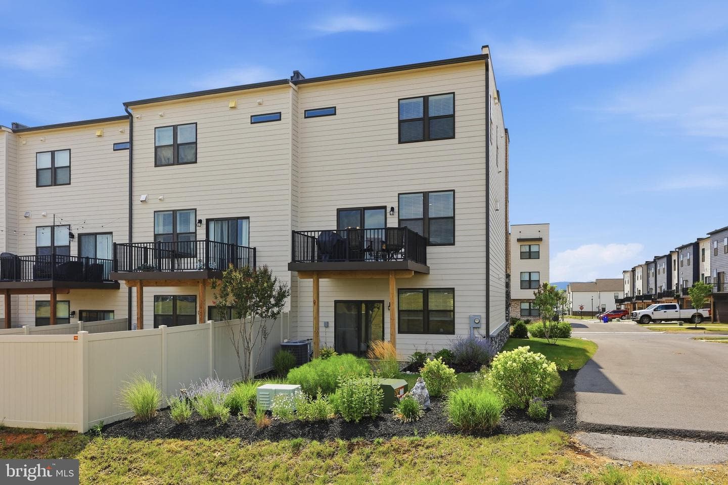 486 Tiller Street photo 41