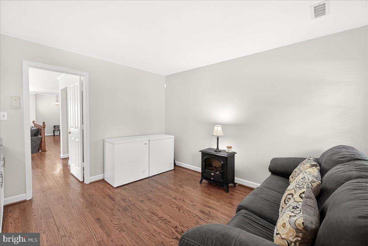 815 Dunbrooke Court photo 17