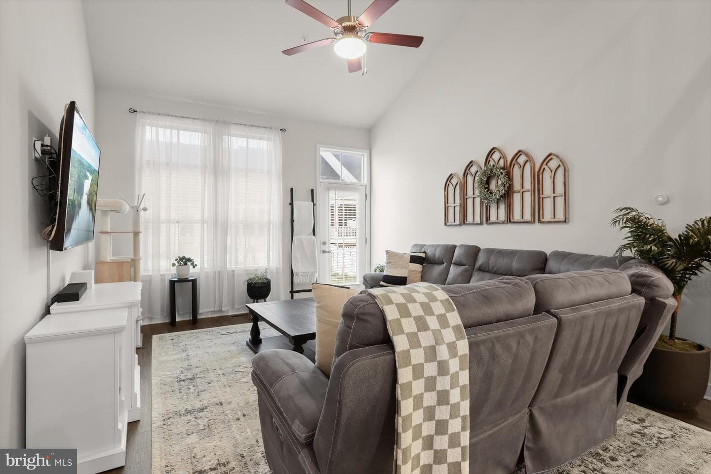 6124 Margarita Way photo 22