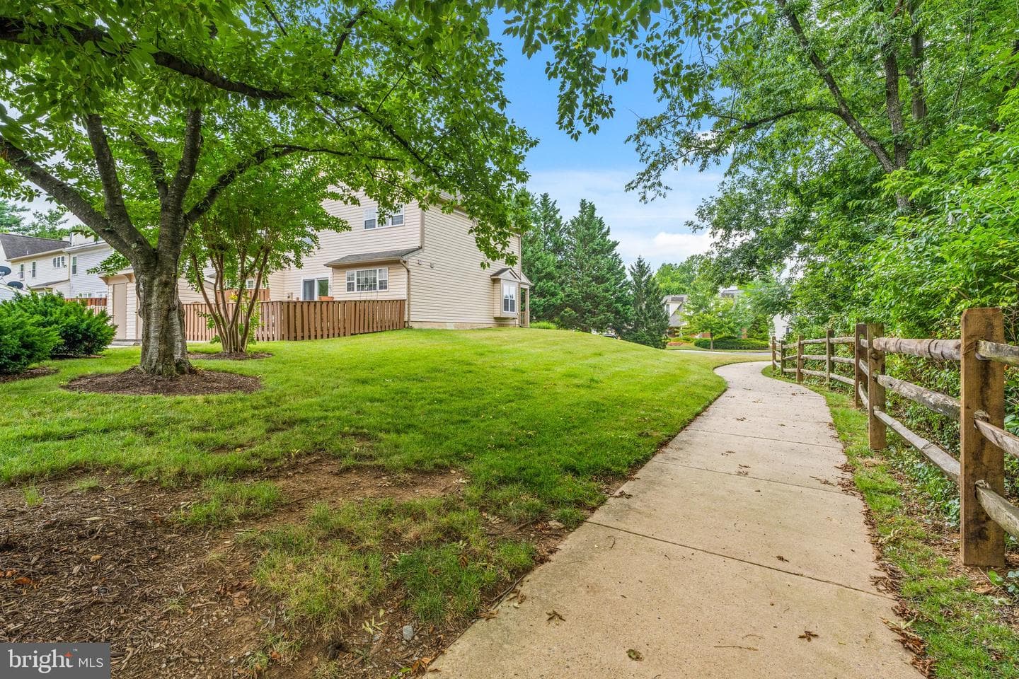 869 Waterford Drive photo 38