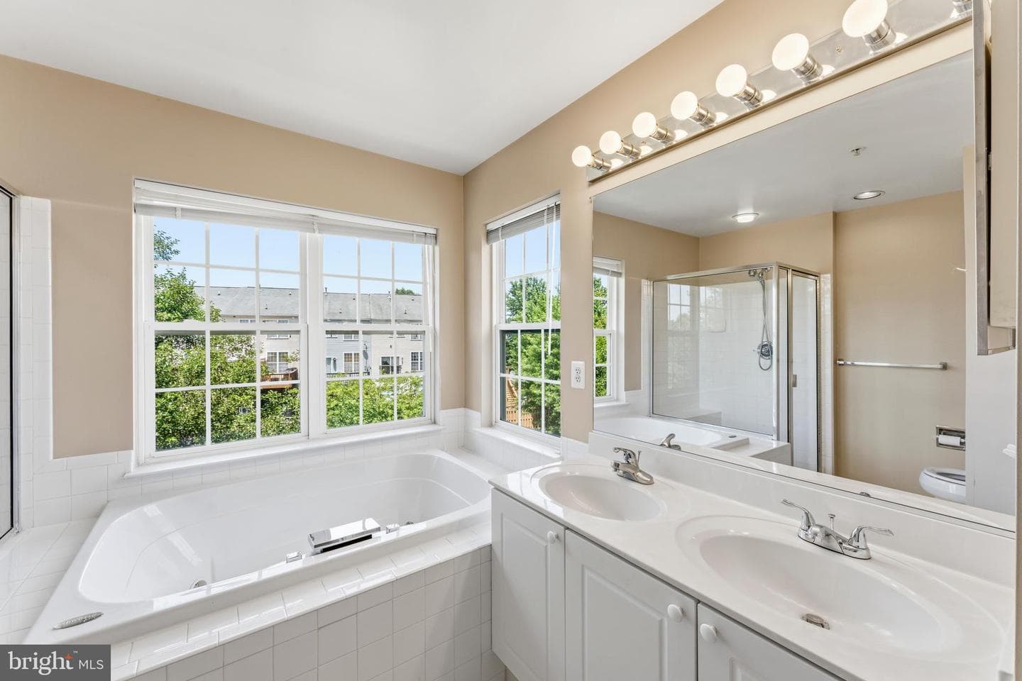 218 Harpers Way photo 35