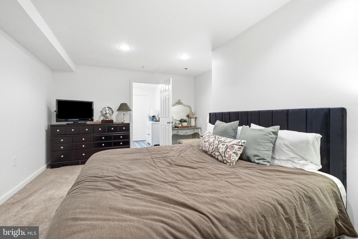 415 William Plummer Street photo 48