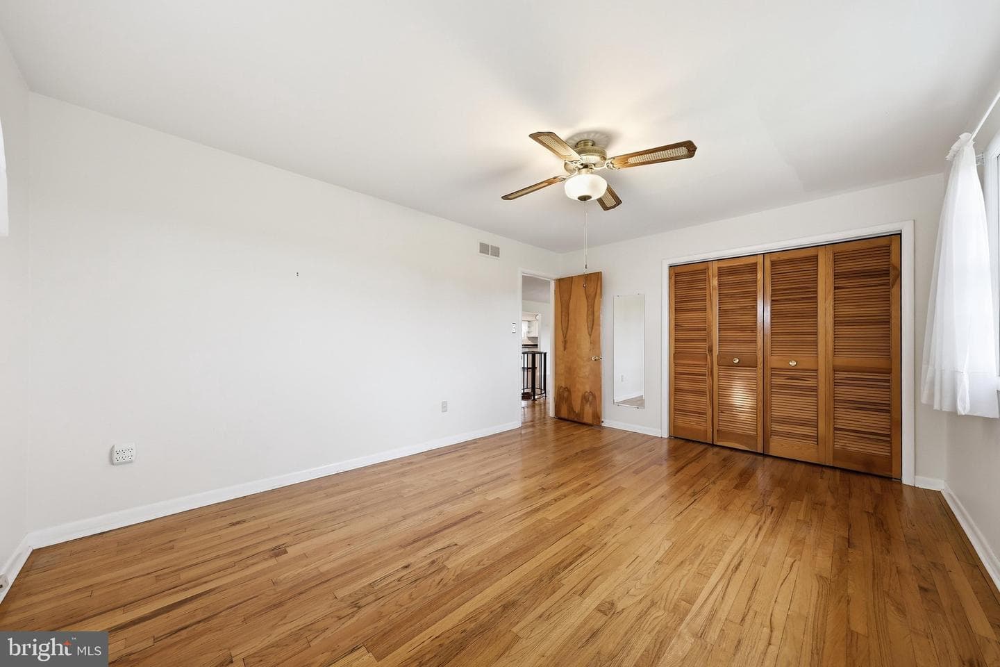2 James Street photo 28