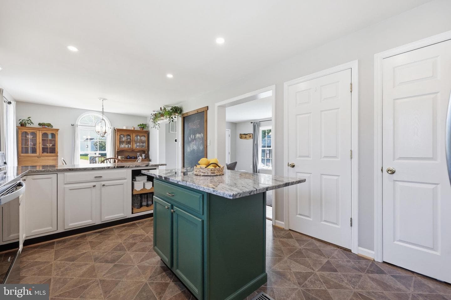 303 Catoctin Avenue photo 14