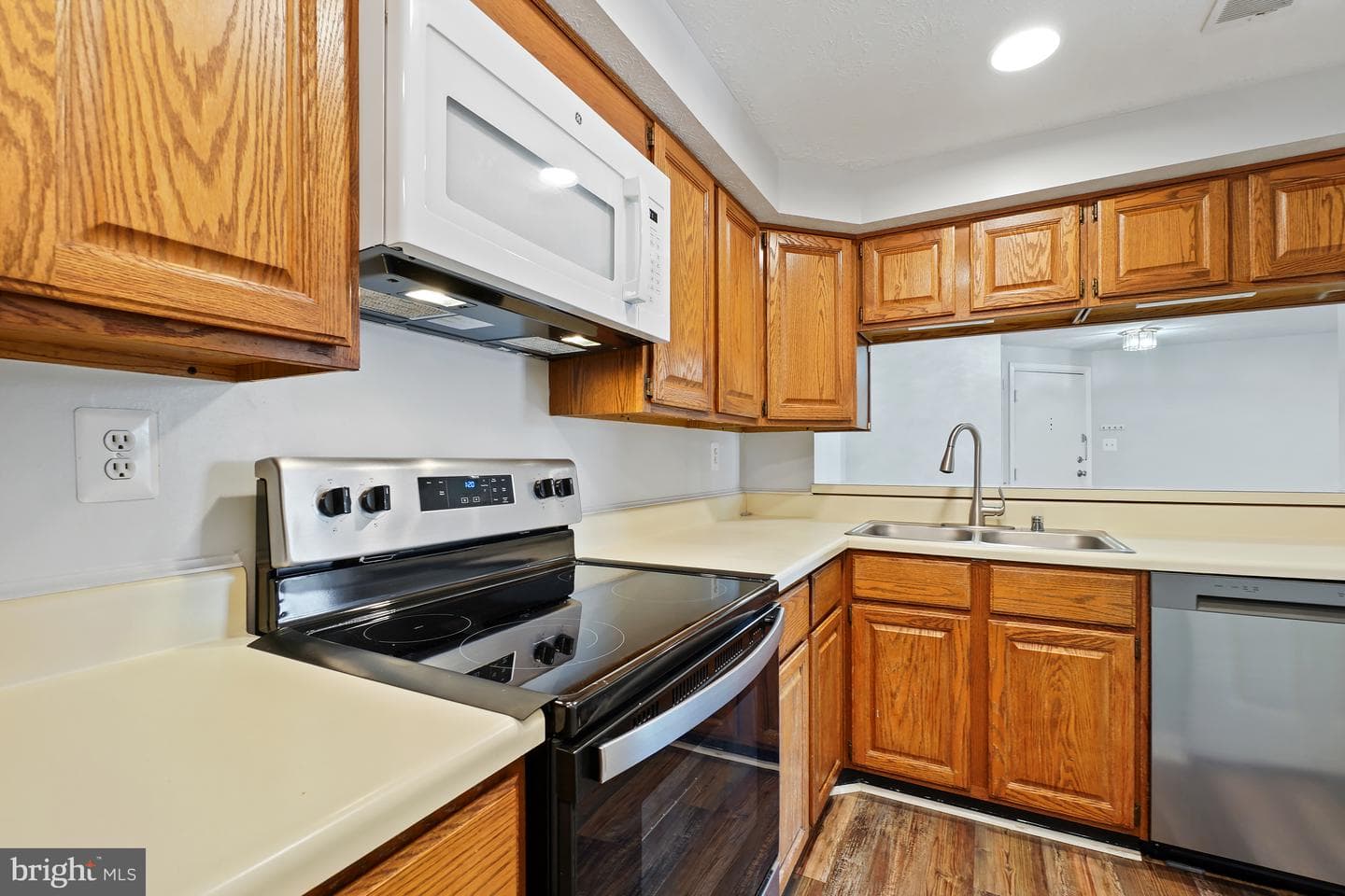 811 Stratford Way #E photo 11