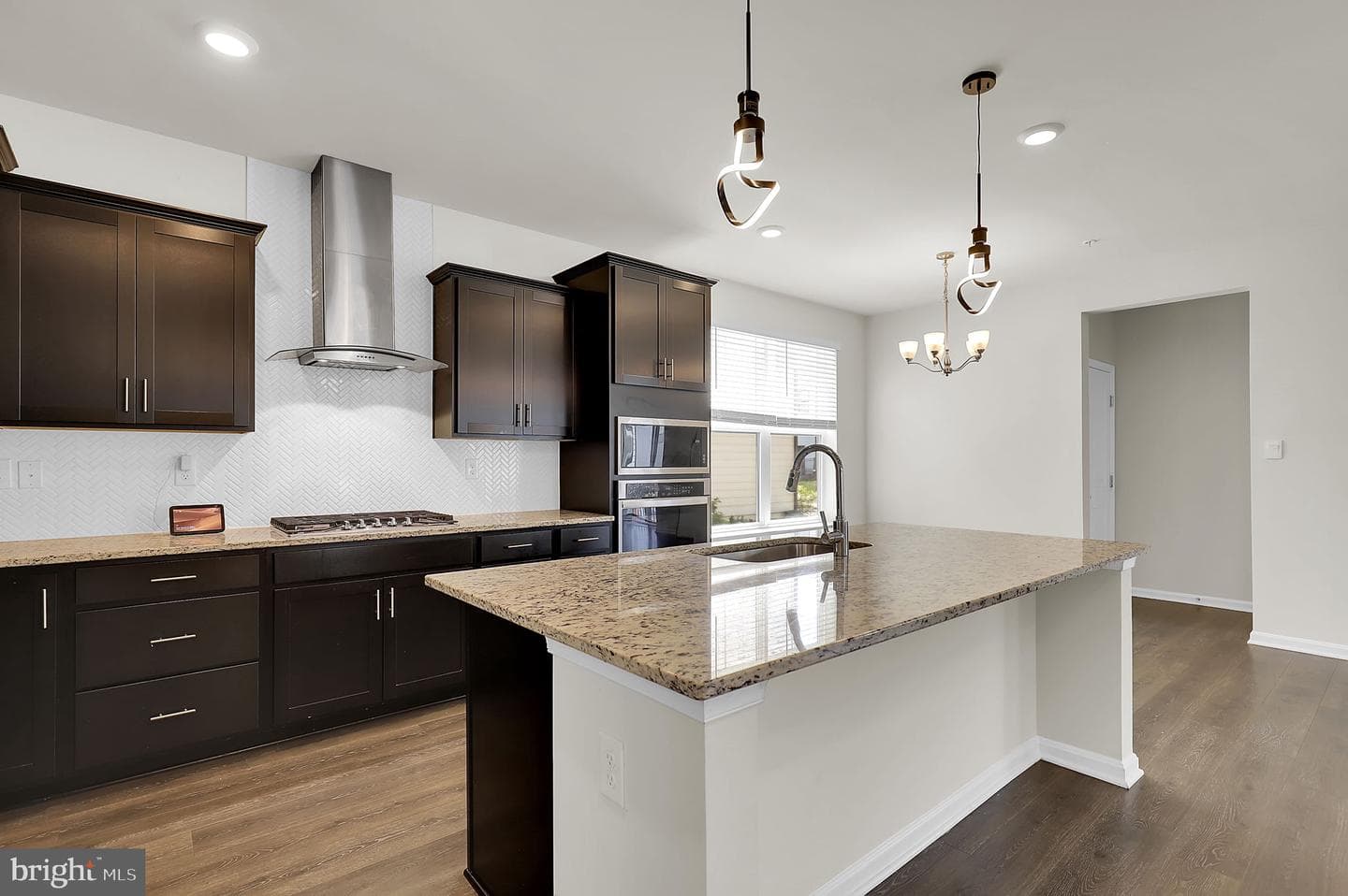 408 Constellation Ln photo 3