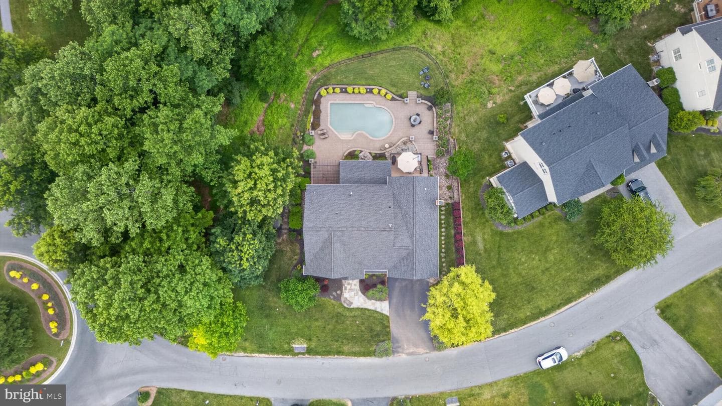 9638 Woodland Road photo 11