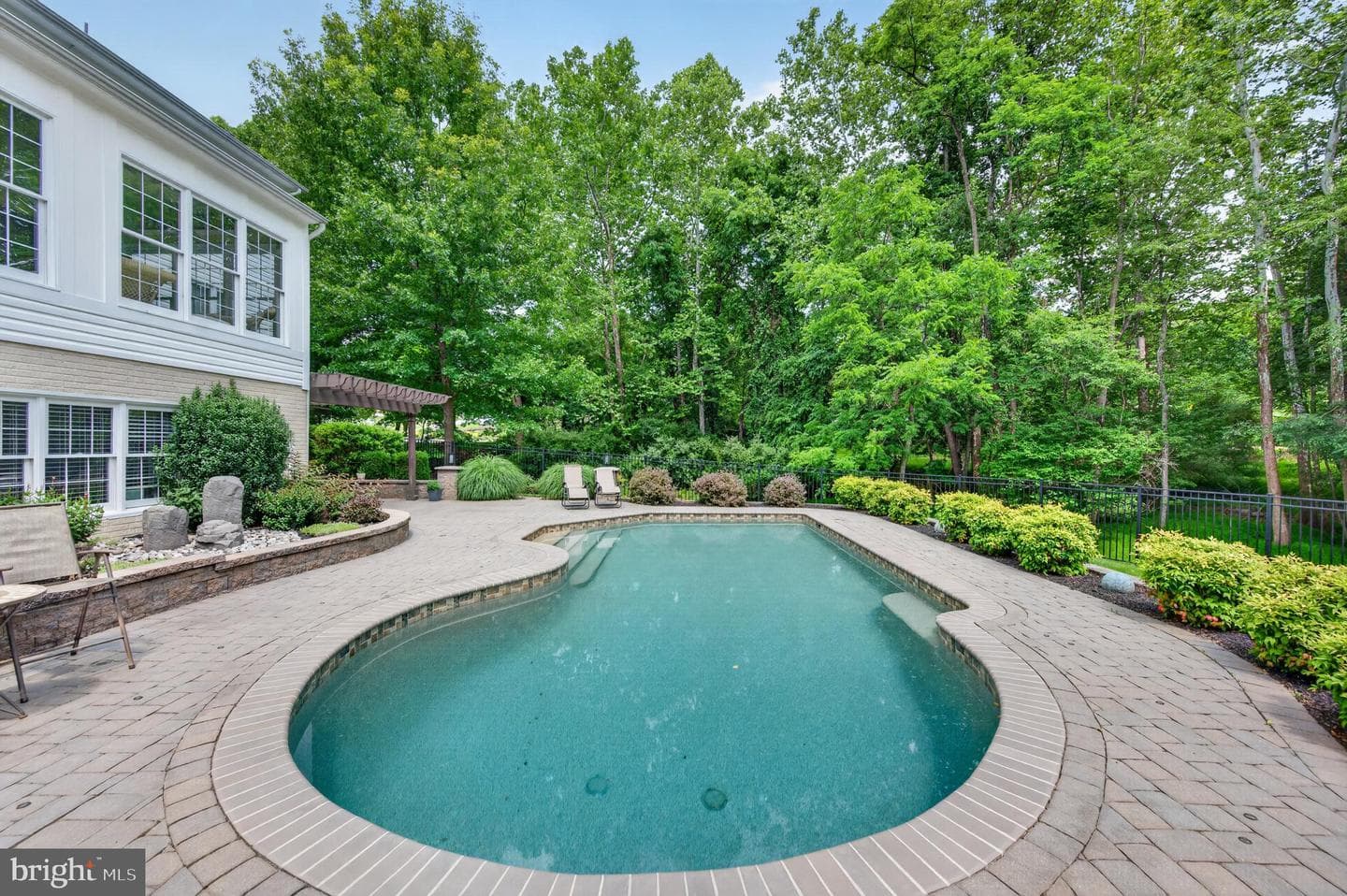 9638 Woodland Road photo 2