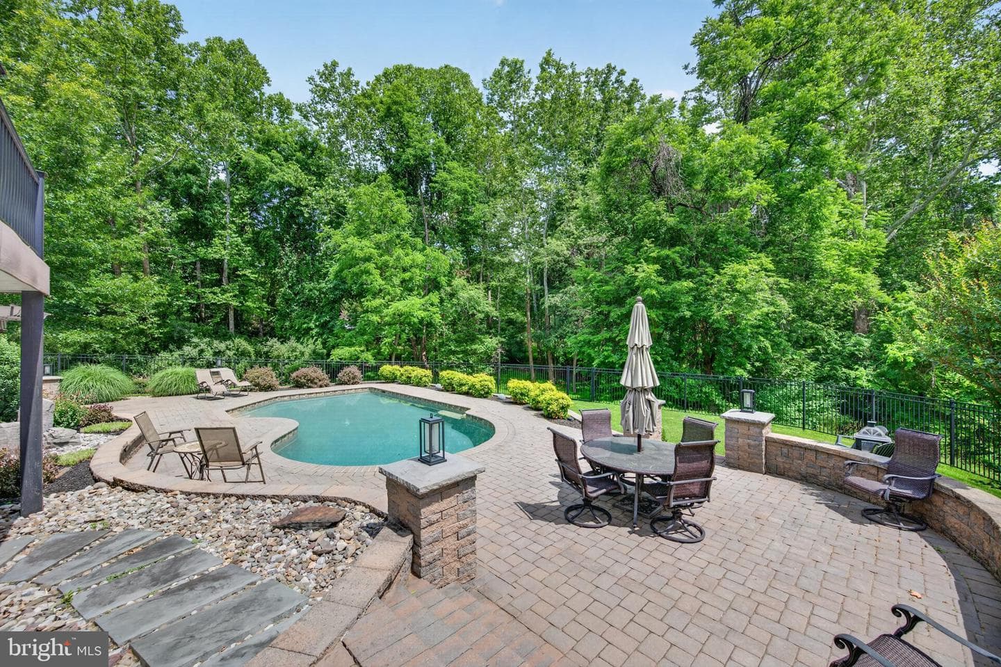 9638 Woodland Road photo 4
