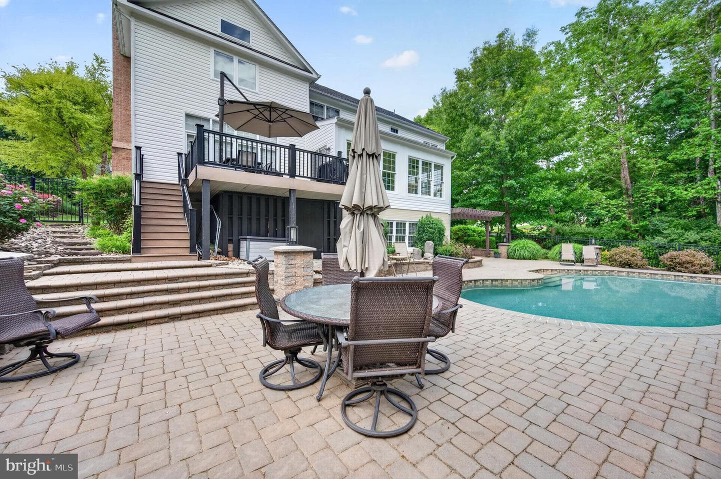 9638 Woodland Road photo 5