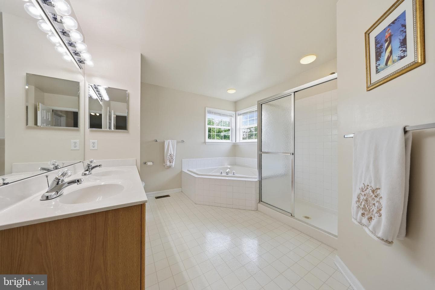 814 Fifth Avenue photo 32