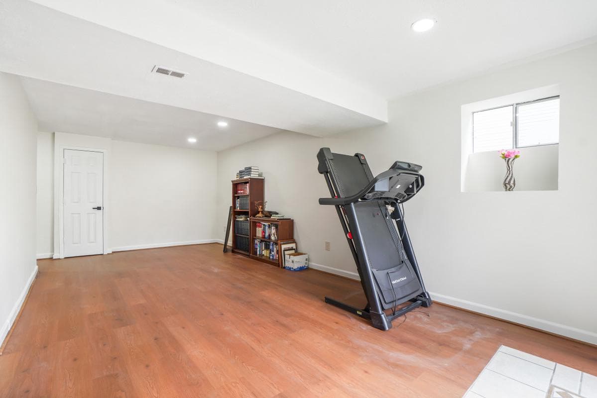 90 Howard Court photo 37