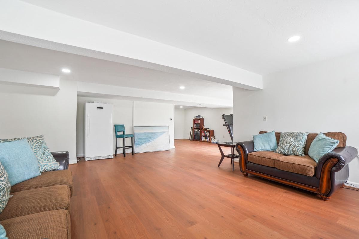 90 Howard Court photo 39