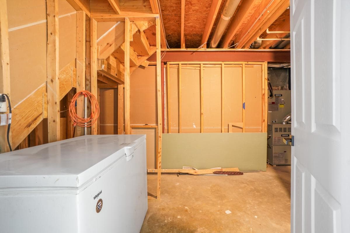 90 Howard Court photo 43