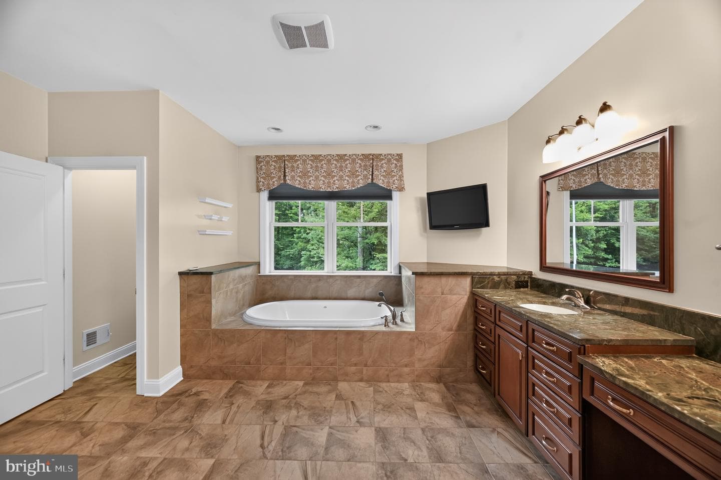 8711 Chestnut Grove Road photo 17