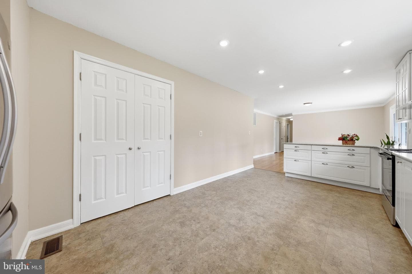 5425 Jefferson Boulevard photo 10