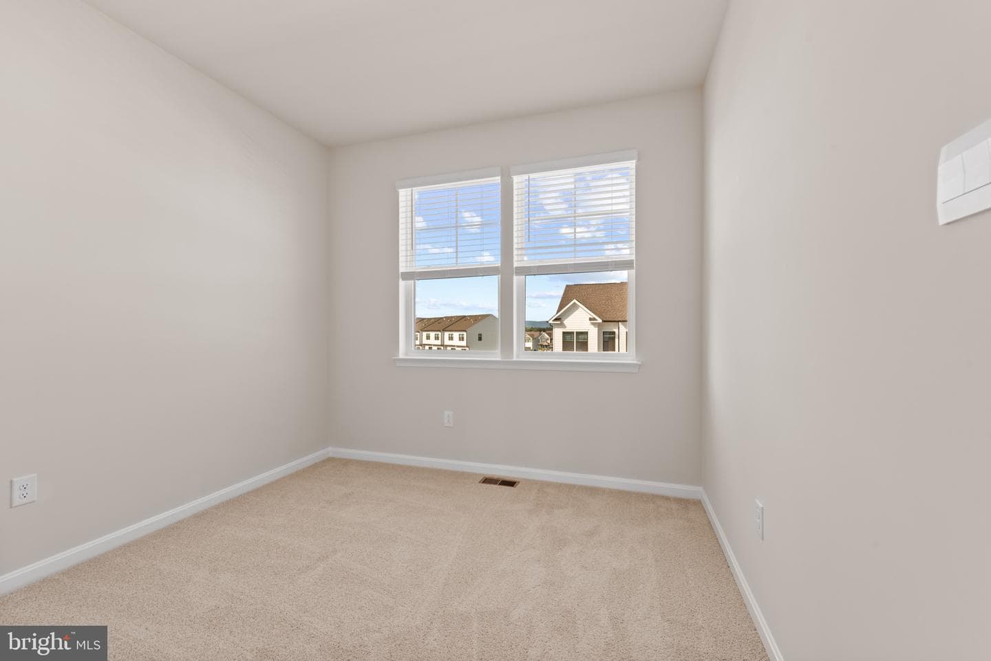 341 Ensemble Way photo 22