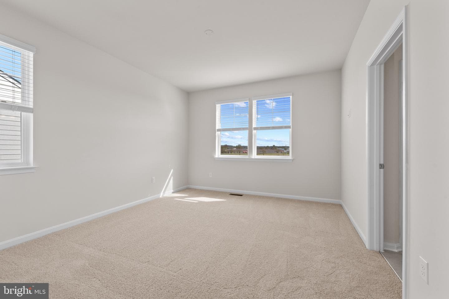 341 Ensemble Way photo 29
