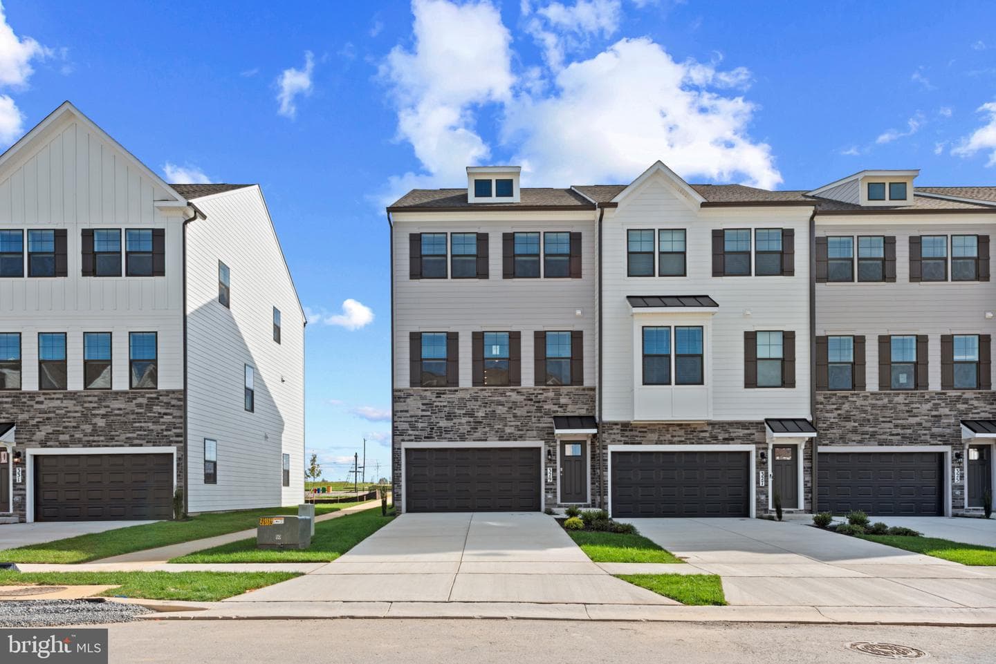 341 Ensemble Way photo 3