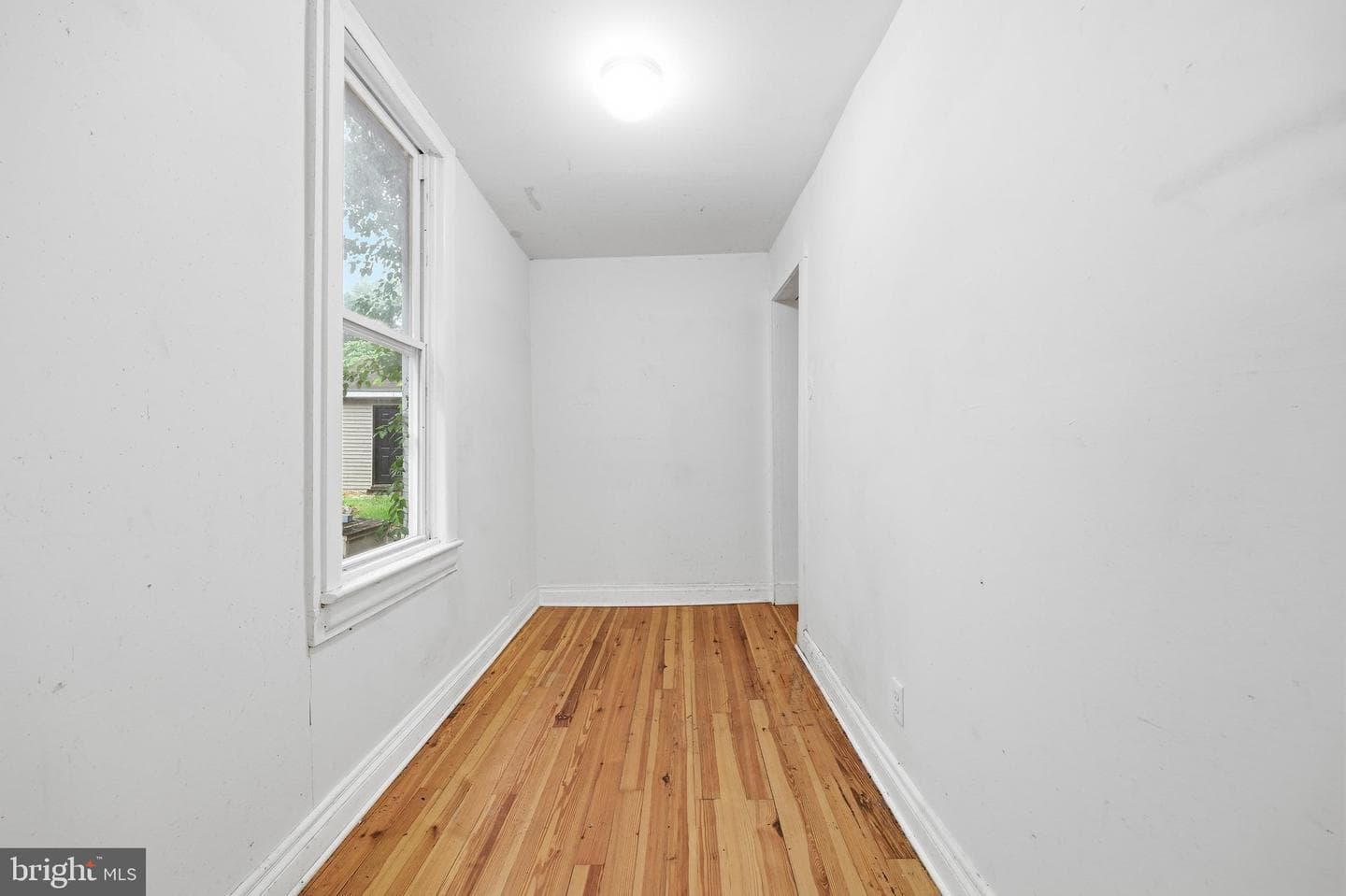 323 E Potomac Street photo 8